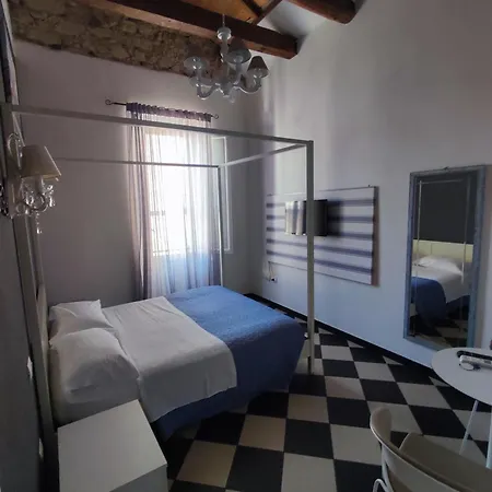 Mani Guest house 2*