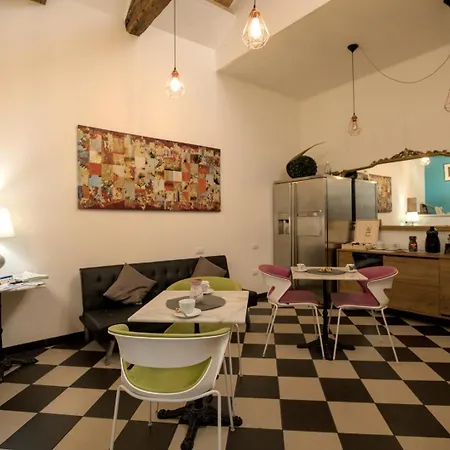Mani Guest house 2*
