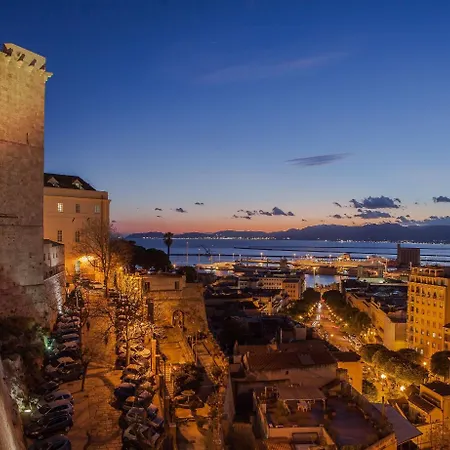 Mani 招待所 卡利亚里